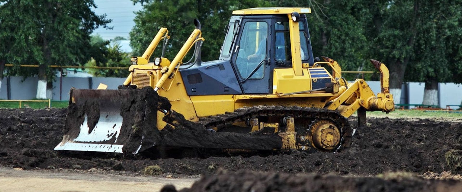 The Importance of Heavy Equipment Services